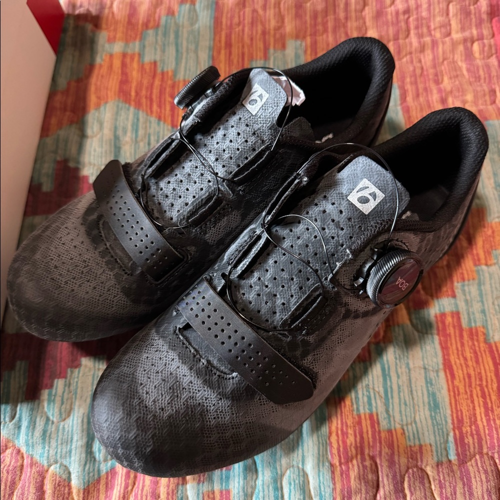 NEW Bontrager circuit road shoes